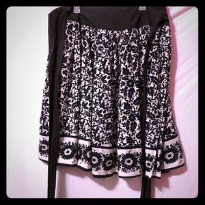 Black+white floral swing skirt with bow detail